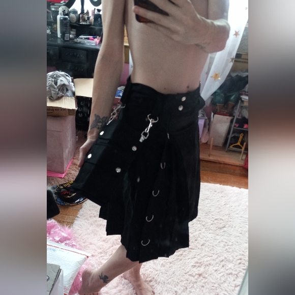 SOLD! Unisex Gothic kilt! Wrap style w Snaps and metal clasps w 2 saddle bags! - Picture 12 of 15